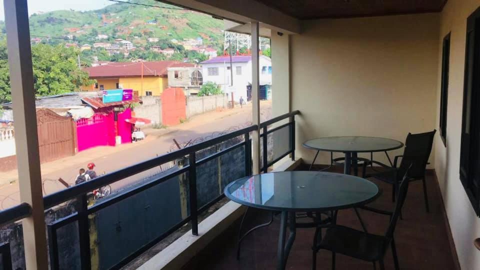Zunox Guest House Freetown Eksteriør bilde