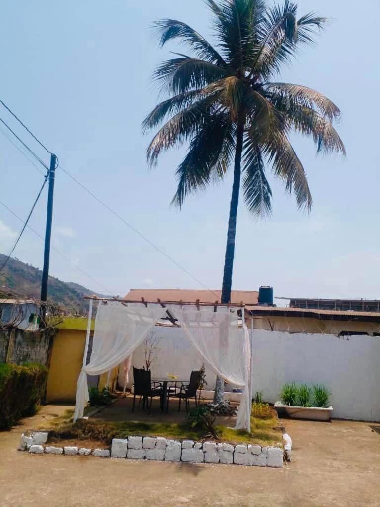 Zunox Guest House Freetown Eksteriør bilde