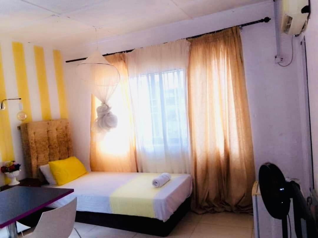 Zunox Guest House Freetown Eksteriør bilde