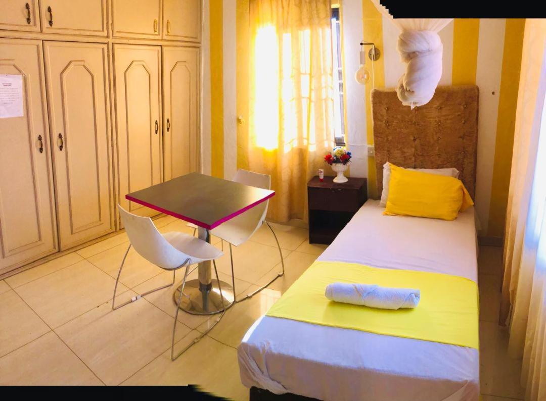 Zunox Guest House Freetown Eksteriør bilde