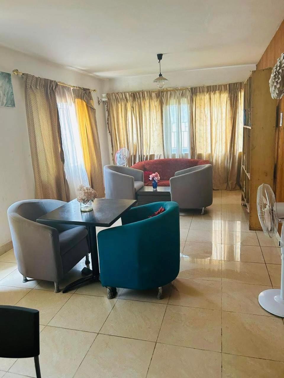 Zunox Guest House Freetown Eksteriør bilde