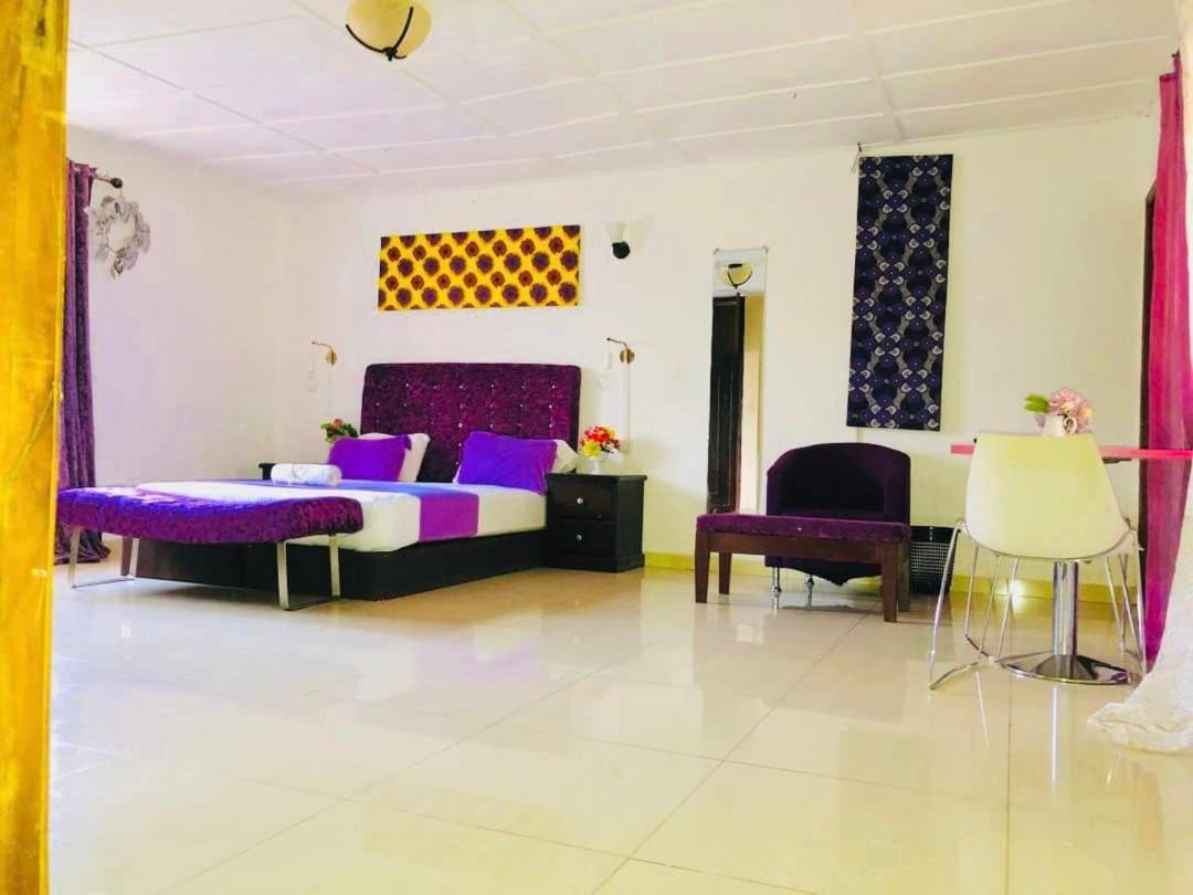 Zunox Guest House Freetown Eksteriør bilde